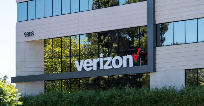 Verizon Satellite Messaging, a Retro Console, and Velotric’s Ebike—Here’s Your Gear News of the Week Verizon Satellite Messaging, a Retro Console, and Velotric’s Ebike—Here’s Your Gear News of the Week