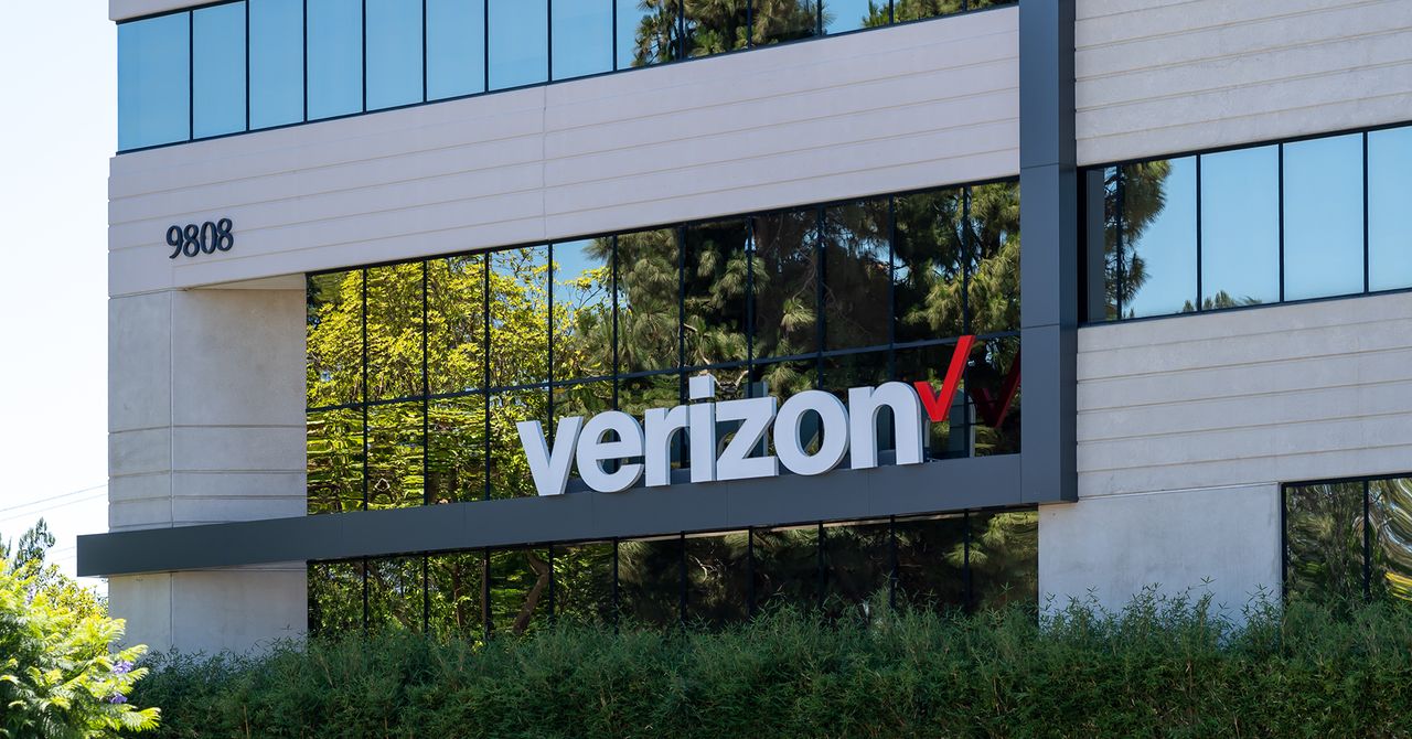 Verizon Satellite Messaging, a Retro Console, and Velotric’s Ebike—Here’s Your Gear News of the Week Verizon Satellite Messaging, a Retro Console, and Velotric’s Ebike—Here’s Your Gear News of the Week