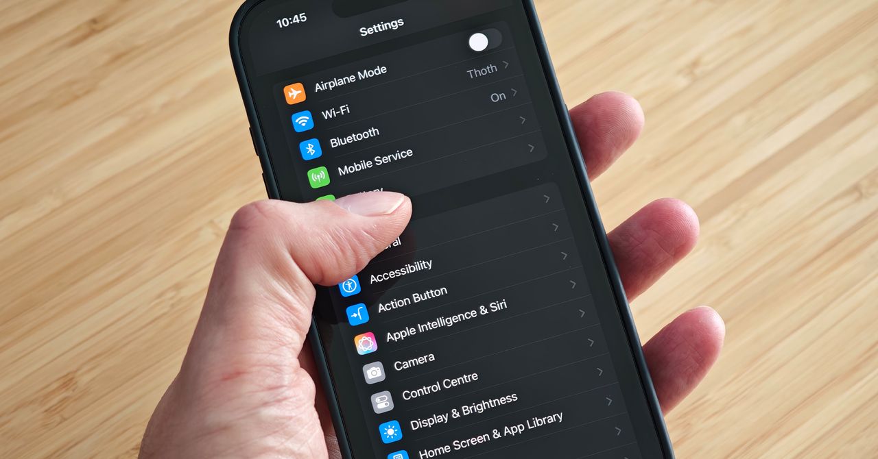 20 Key iPhone Settings to Change (2025) 20 Key iPhone Settings to Change (2025)