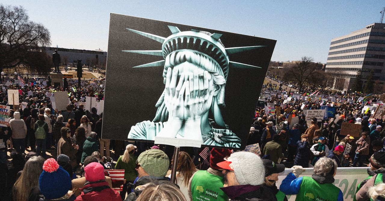 Protesting Tips: What to Bring, How to Act, How to Stay Safe Protesting Tips: What to Bring, How to Act, How to Stay Safe