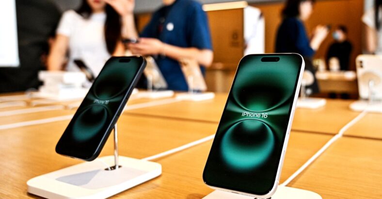 US Tariffs Could Make Smartphones Dumber US Tariffs Could Make Smartphones Dumber