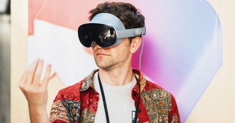 Google’s Android Chief Hopes Its ‘New Era’ Will Get People to Ditch Their iPhones Google’s Android Chief Hopes Its ‘New Era’ Will Get People to Ditch Their iPhones