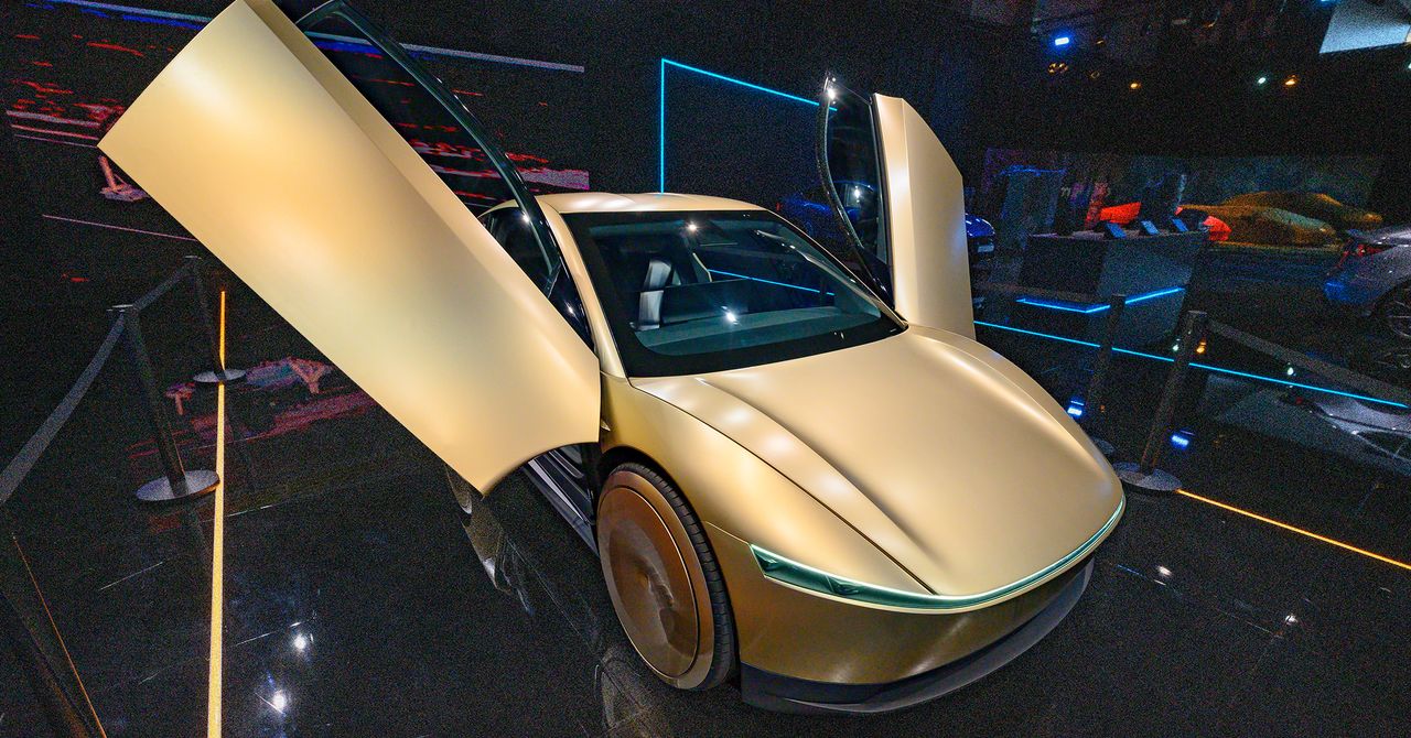 As Robotaxi Rides Begin, We Still Don’t Know the Mystery of Tesla’s Human Helpers As Robotaxi Rides Begin, We Still Don’t Know the Mystery of Tesla’s Human Helpers